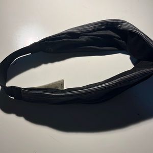 Reversible lululemon headband, Gray and black, discontinued headband and color